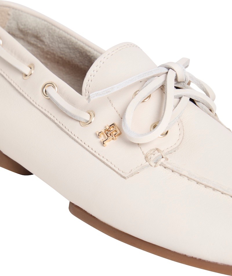 Th Sleek Leather Boat Shoe thumbnail 4