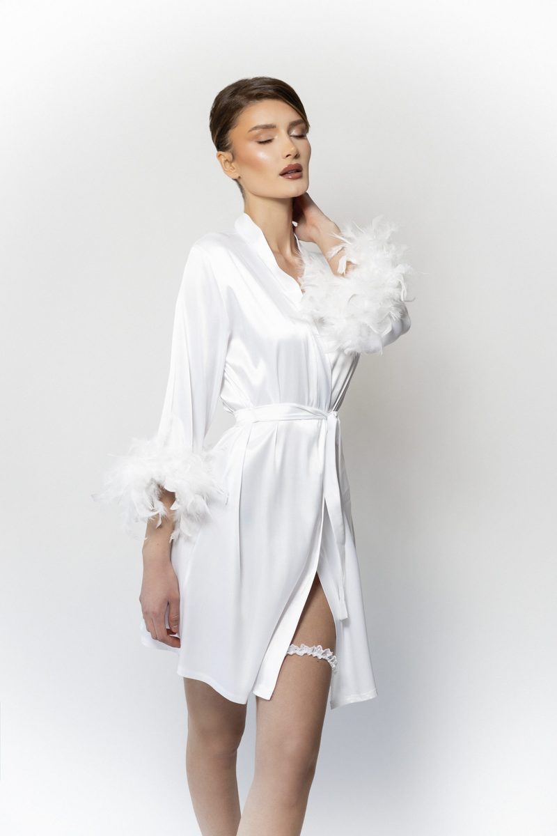 Nu - Mantill I Shkurte I Bardhe Me Prerje Elegante, Punim Te Duart